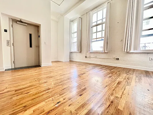 Rented by Pear NYC LLC | media 12