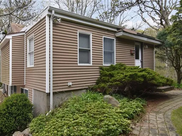 390 Pendar Rd, North Kingstown, RI 02852