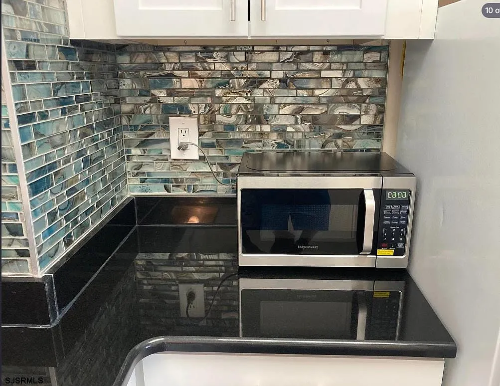 Studio, 1.0 bath, $1,250 — Photo 2