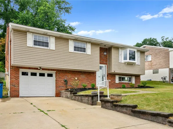 464 Crestview Dr, Pittsburgh, PA 15239