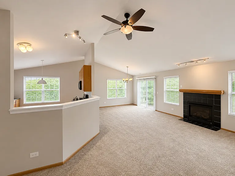 24230 W Walnut Cir — Photo 2