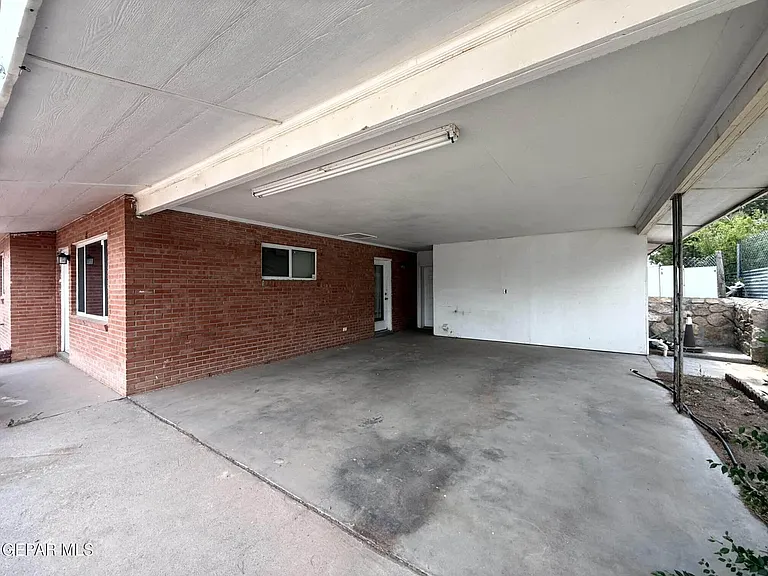 2801 Hawick Rd — Photo 28
