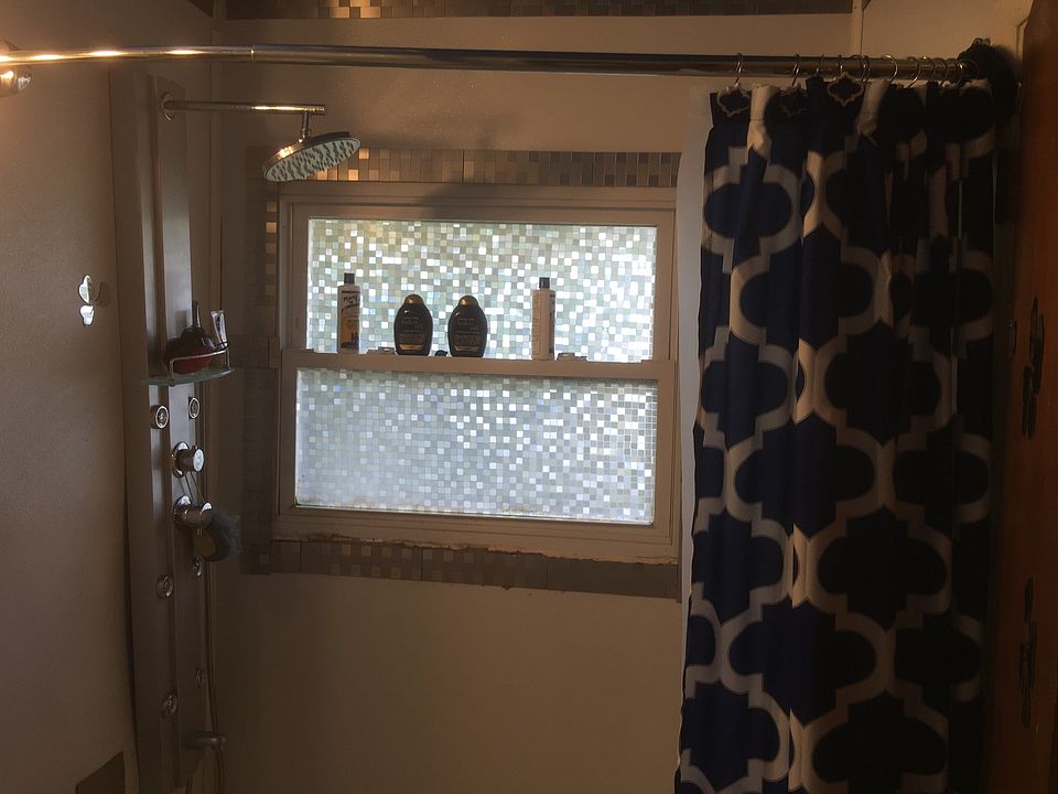 Upper Level Full Bathroom