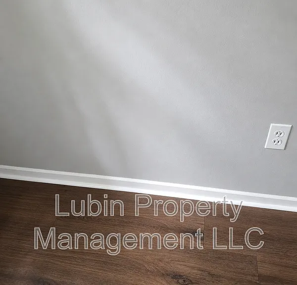 1437 Springdale St — Photo 4