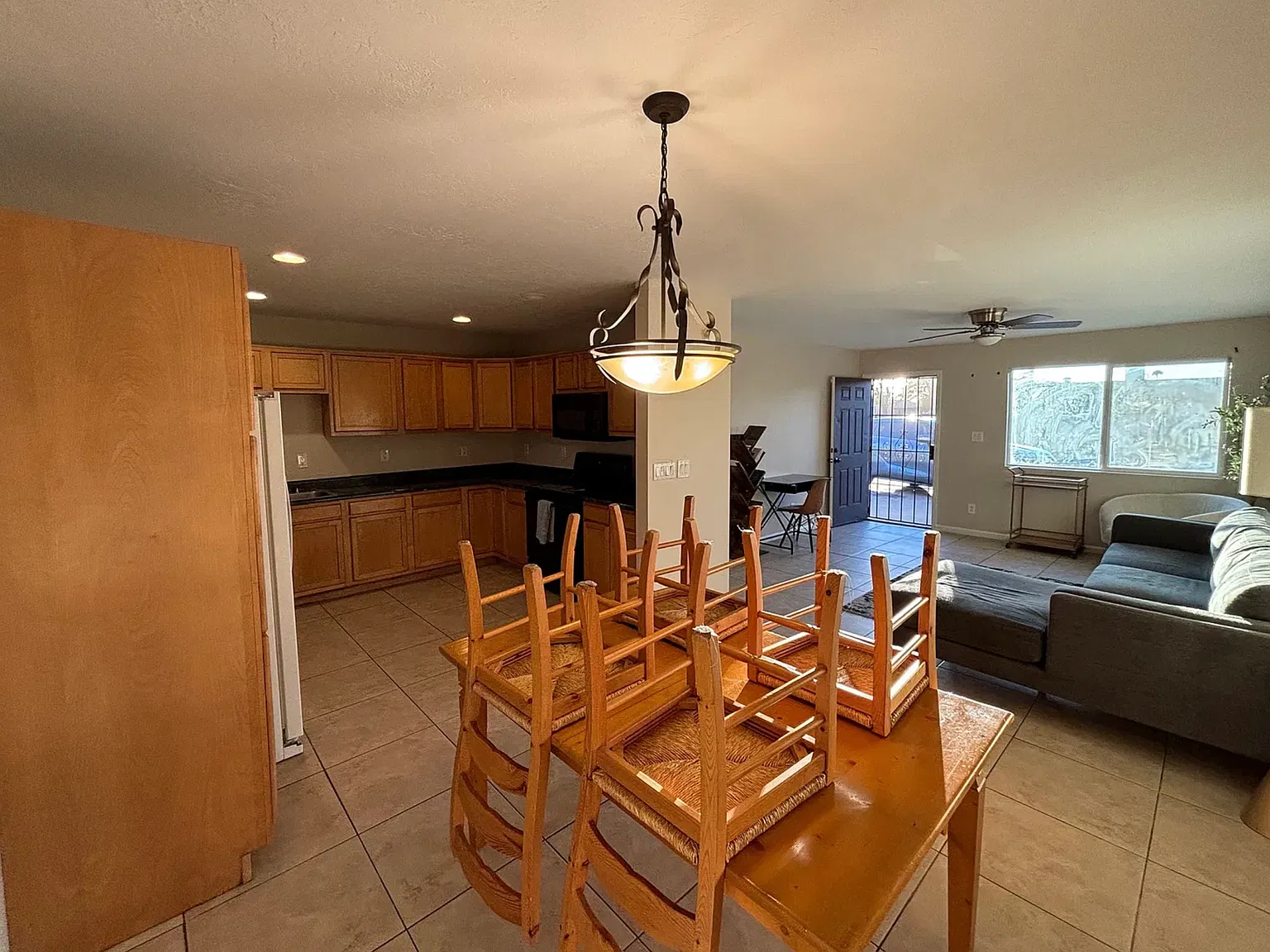 4 bed, 1388 sqft, $2,200 — Photo 4