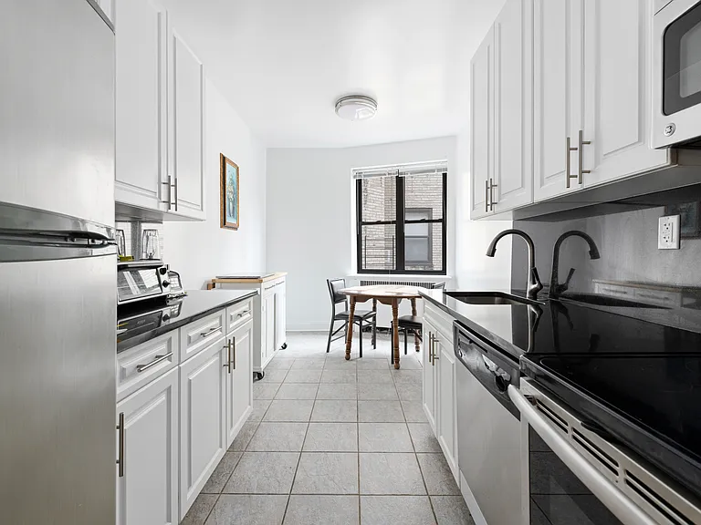 310 E 75th St #6E — Photo 3