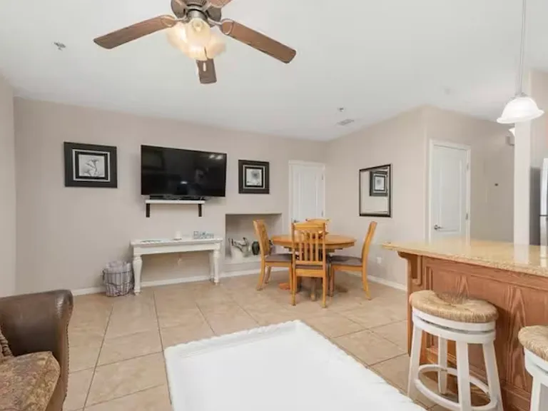 102 E Marlin St #5 — Photo 8