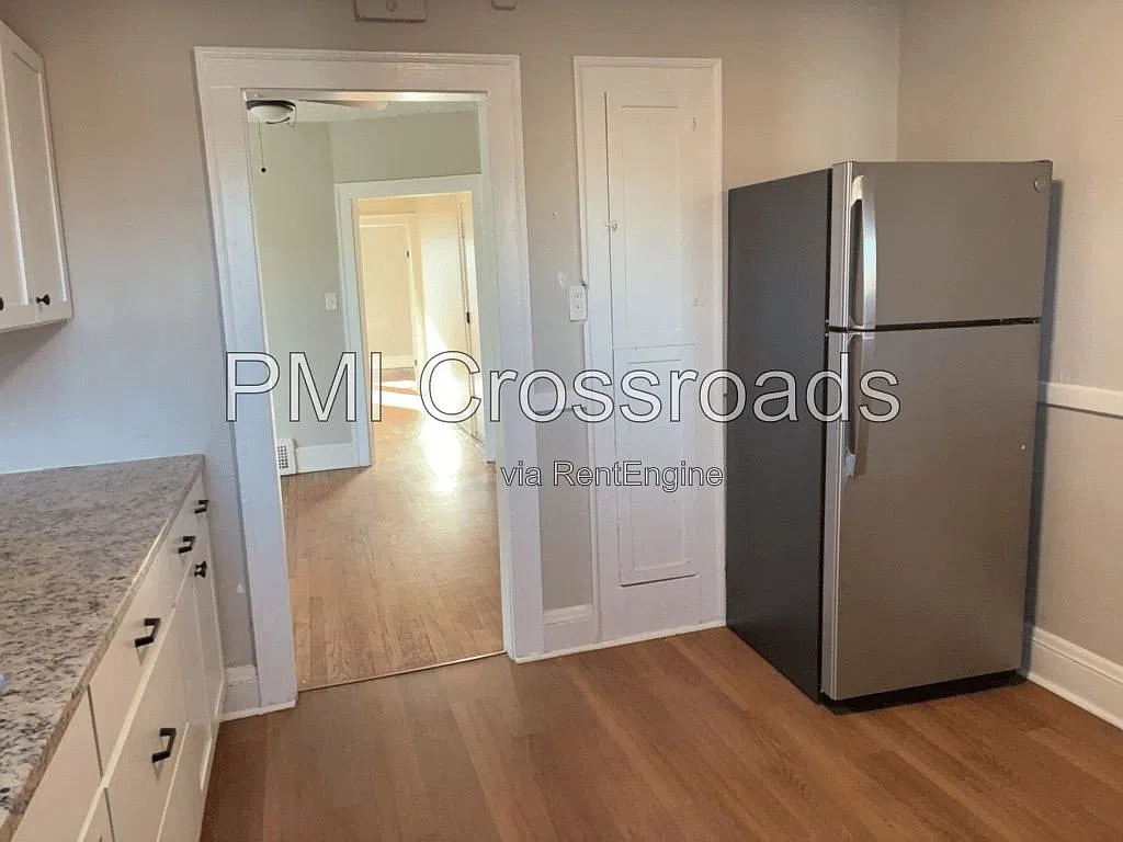 2 bed, 1.0 bath, 690 sqft, $1,075 — Photo 3