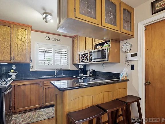 2nd image of 4325 Arrecife Way