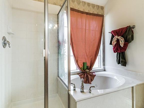 2nd image of 2601 Breanna Way