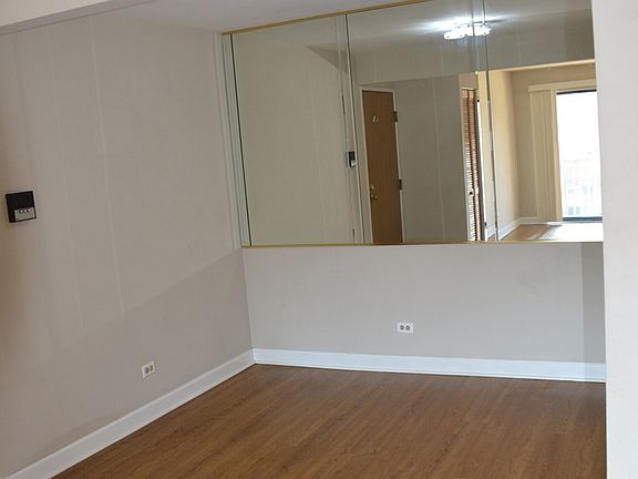 5th image of 840 N Lakeside Dr APT 2A