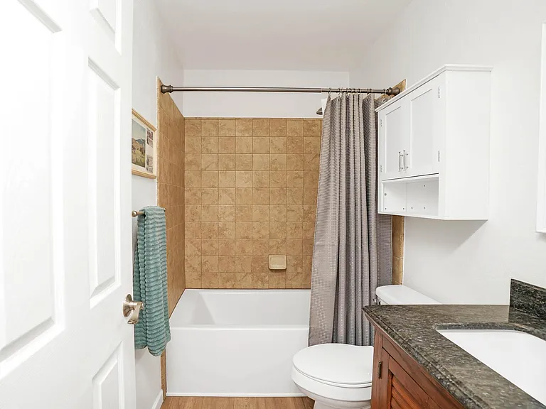 263 E Hollomon St — Photo 24