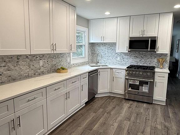 5th image of 439 West Mall ROAD