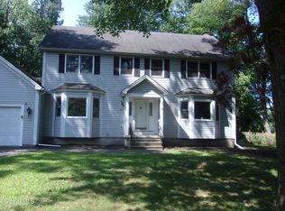 65 Deer Run Holw, Halfmoon, NY 12065