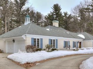 30 Pilgrim Dr, Bedford, NH 03110