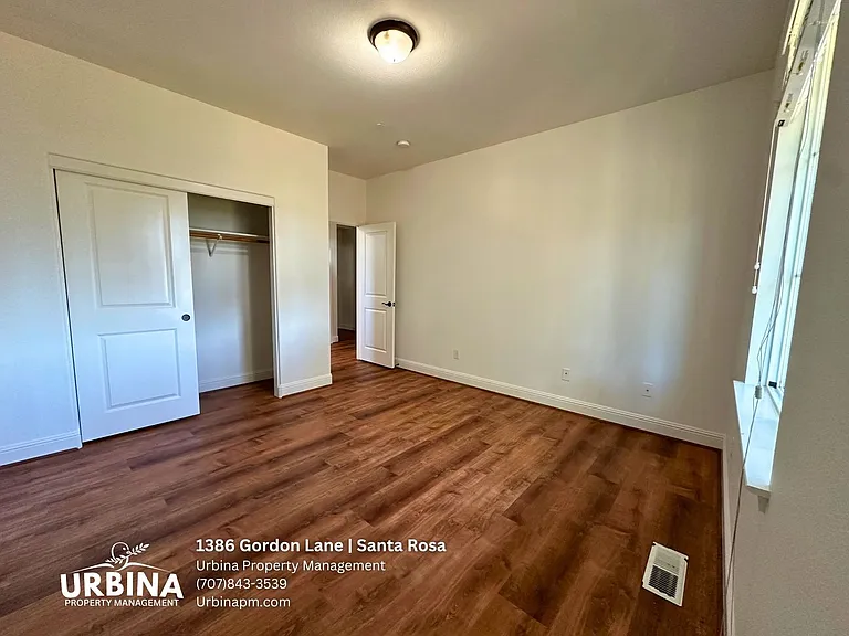 1386 Gordon Ln — Photo 17