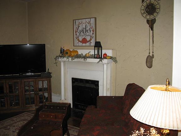 3rd image of 834 31st St NW