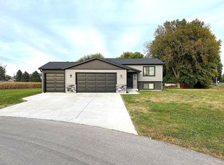 10 Sunset Blvd, Elgin, MN 55932