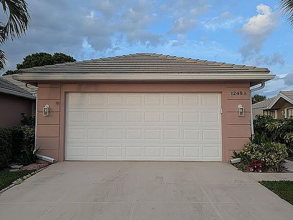 2 Car Garage -xtra fridge