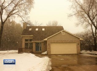 3864 Leonard Point Rd, Oshkosh, WI 54904