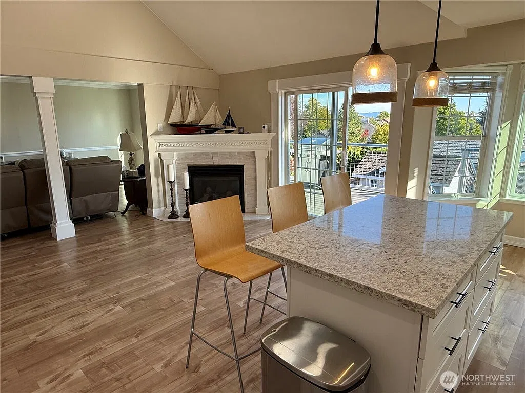 3 bed, 2.5 bath, 2175 sqft, $3,000 — Photo 4