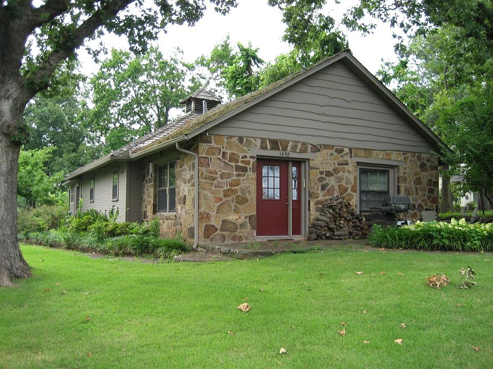 SW view yard & cottage