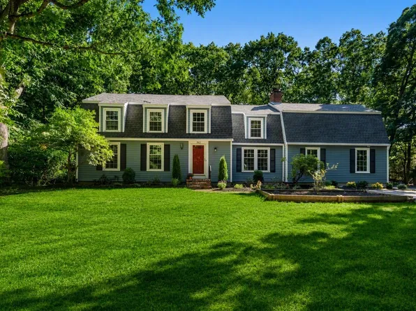942 Salem End Rd, Framingham, MA 01702