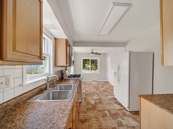 3rd image of 2306 Bird Dr