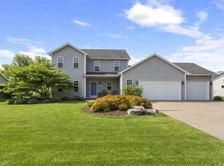 2275 Gateway Meadows Ln, Neenah, WI 54956