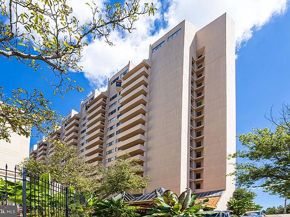 4th image of 1301 N Courthouse Rd APT 705