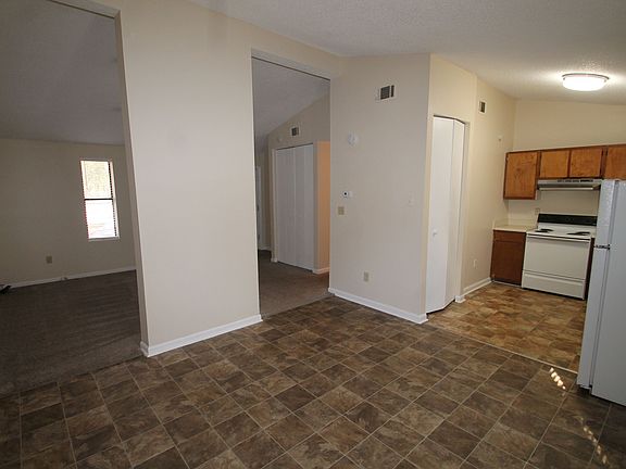 5th image of 107 Palmetto Dr Unit B