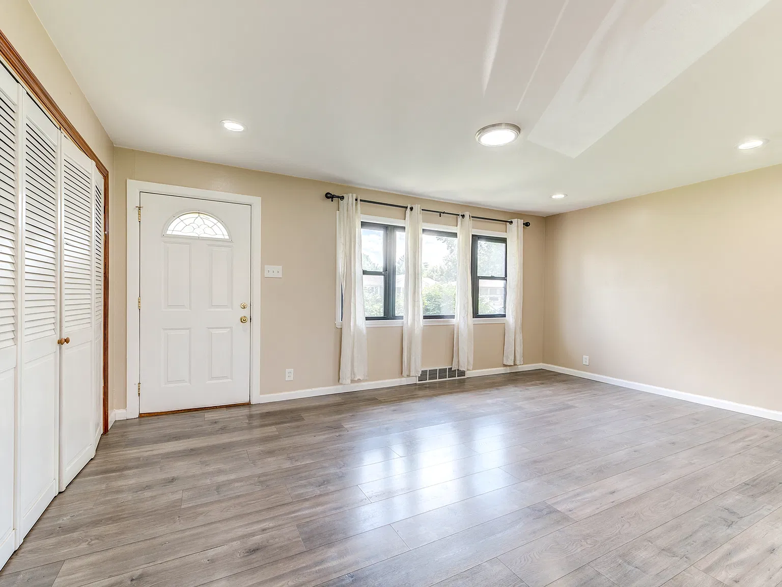 4 bed, 1.5 bath, 1312 sqft, $1,650 — Photo 4