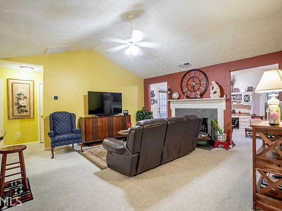 5th image of 3522 Silver Creek Dr