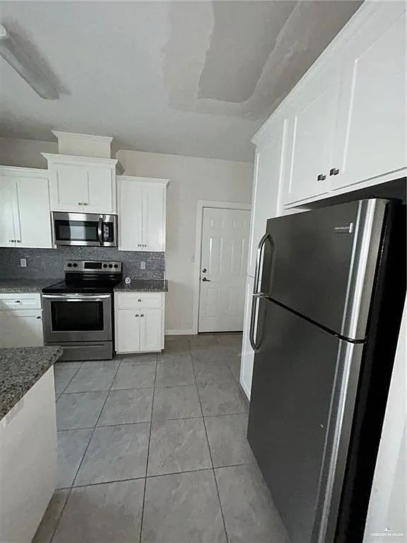 2 bed, 2.0 bath, 992 sqft, $1,000 — Photo 2
