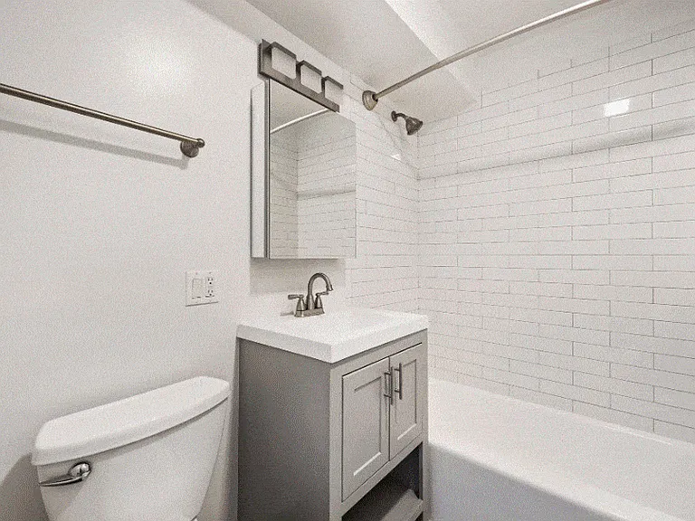2424 N.Clark — Photo 22