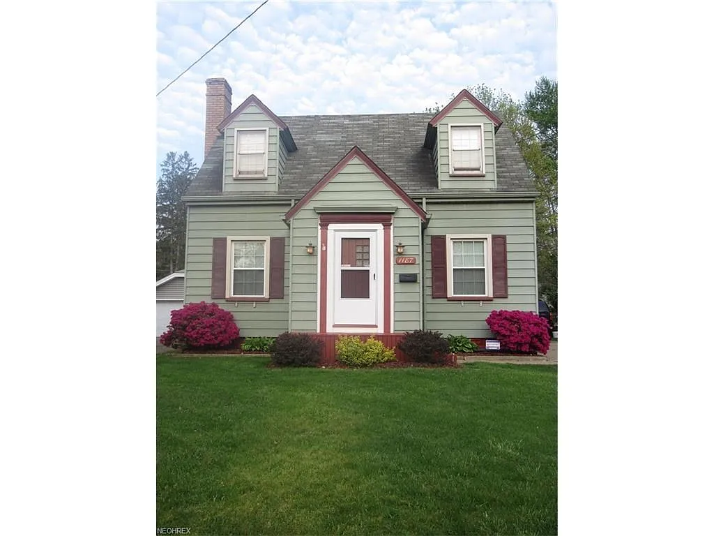 1187 Meadowbrook Ave SE photo 1