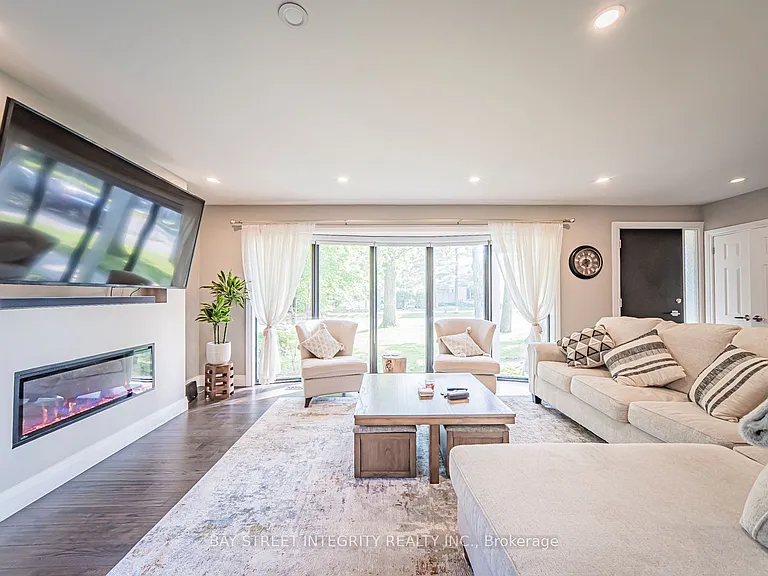 1277 Gainsborough Dr — Photo 6