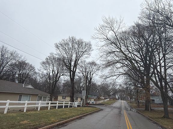 4th image of 8801 Woodland Ave