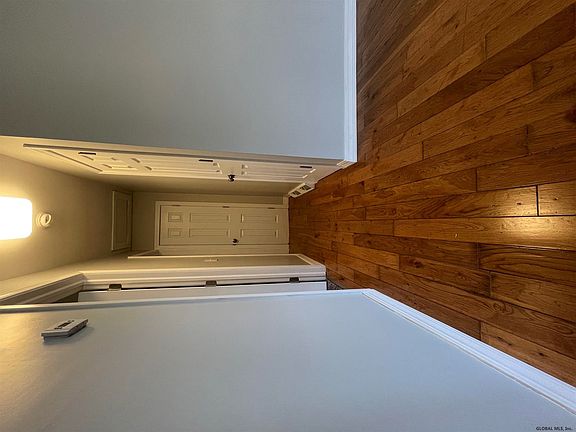 5th image of 21 E La Claire St