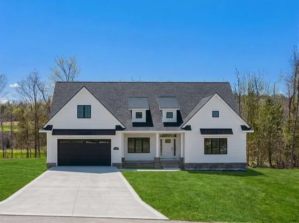 6307 Quarry View Dr, Bay Harbor, MI 49770