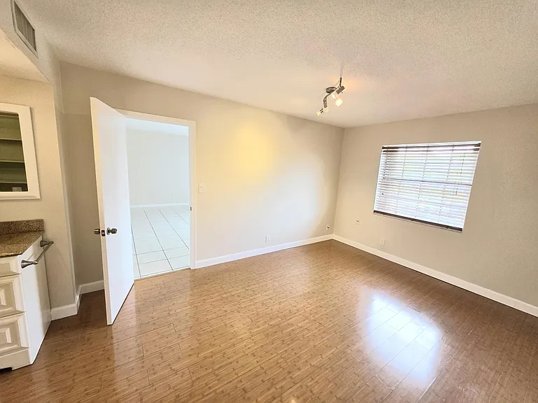 495 SE 8th St #237 — Photo 13