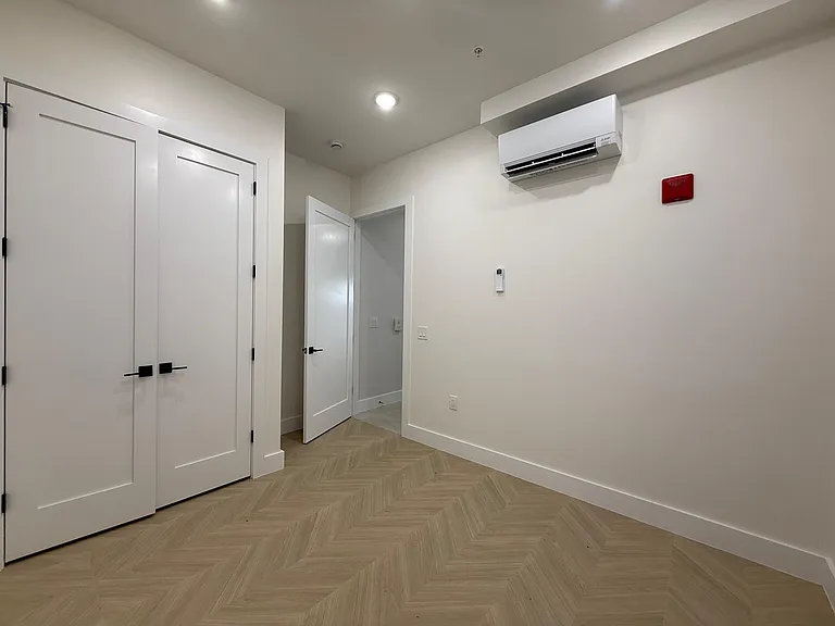 40 Lembeck Ave #15E — Photo 7