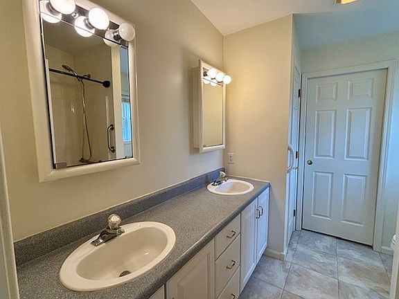 5th image of 8 Whitewood Rd #218