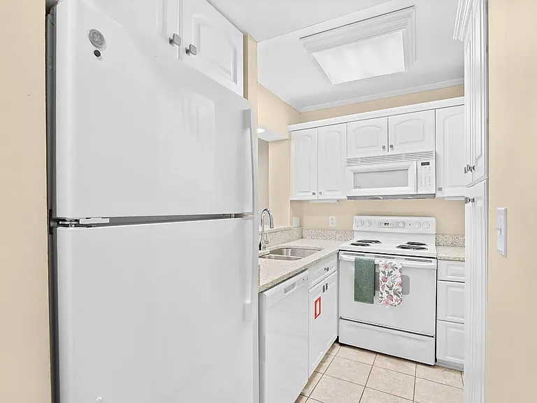 Kitchen - refrigerator, 4-burner stove, oven, microwave, dishwasher