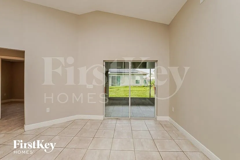 4 bed, 3.0 bath, 1966 sqft, $2,295 — Photo 4