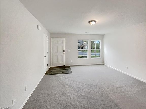 3rd image of 3717 Desmond Dr