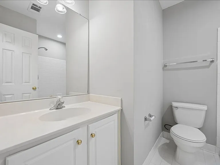 1004 Collindale Ave — Photo 28