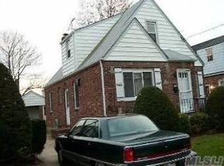 20 Elizabeth St, Valley Stream, NY 11580