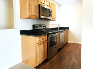 43 Fox Hill Ln, Enfield, CT 06082