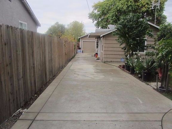 2nd image of 1525 Youngs Ave